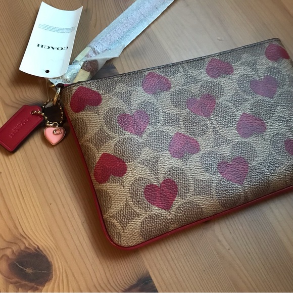 ❤️ Coach Small Wristlet In Signature Canvas With Heart Print - Picture 6 of 11